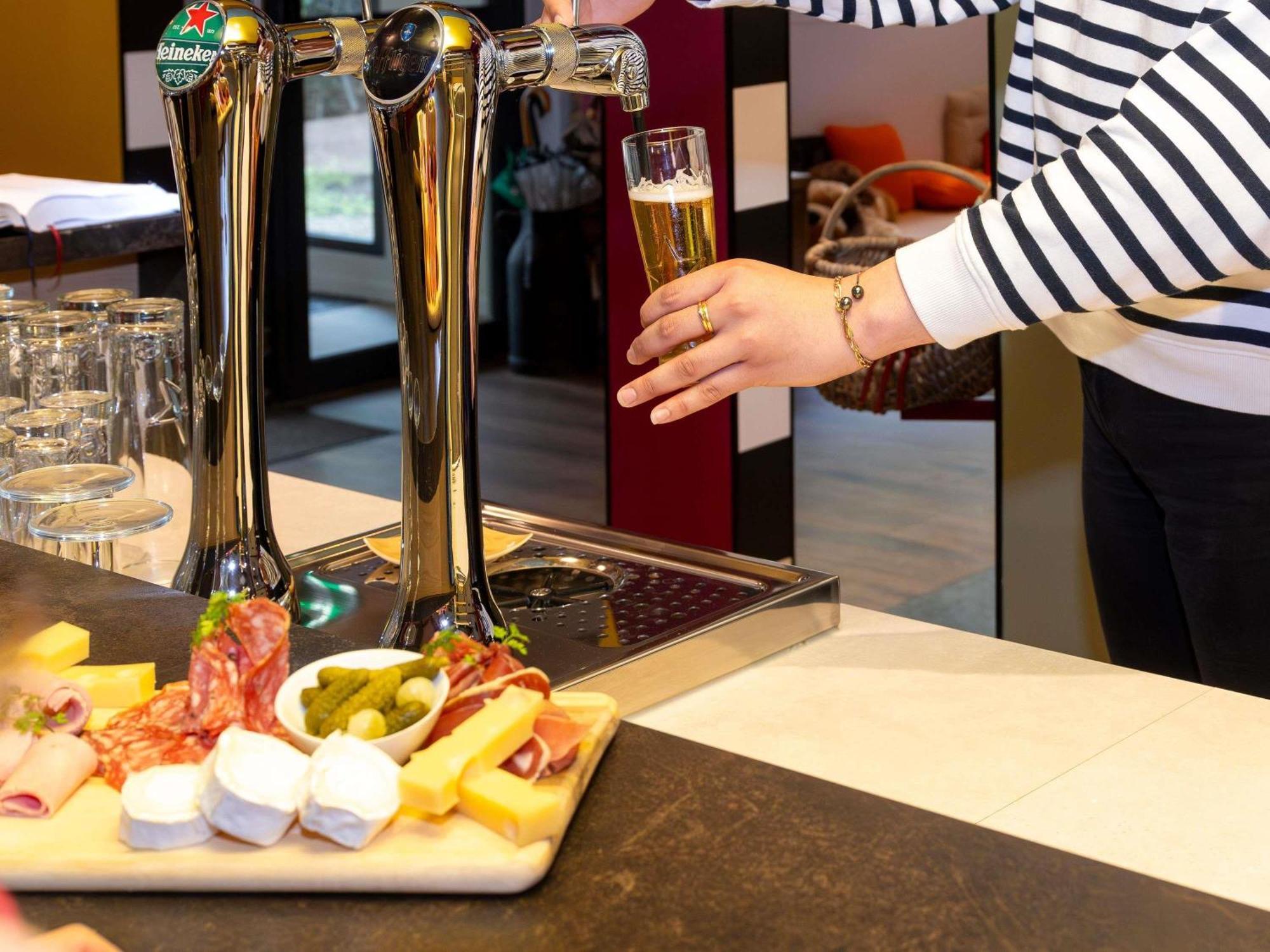 Greet Hotel Massieux Lyon Nord Kültér fotó