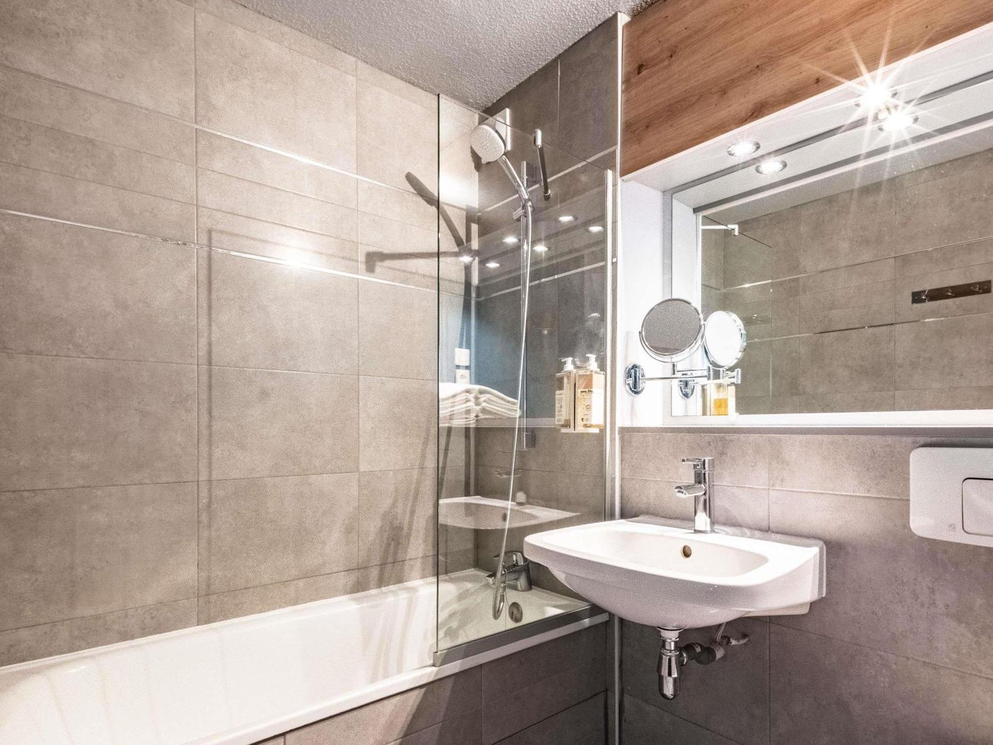 Greet Hotel Massieux Lyon Nord Kültér fotó